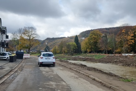 Das Spezialfahrzeug von ABB ist im Ahrtal im Einsatz.