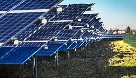 Die Stromnetze in Bayern stehen aufgrund des starken Ausbaus der PV vor großen Herausforderungen.