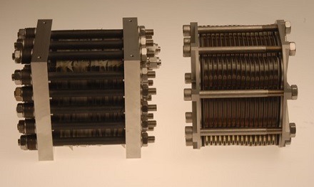 Das Fraunhofer ISE hat die Kosten der Stacks für Elektrolyseurtypen analysiert.