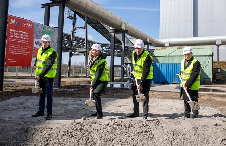 Spatenstich für die erste MVV-Flusswärmepumpe auf dem Gelände des GKM.