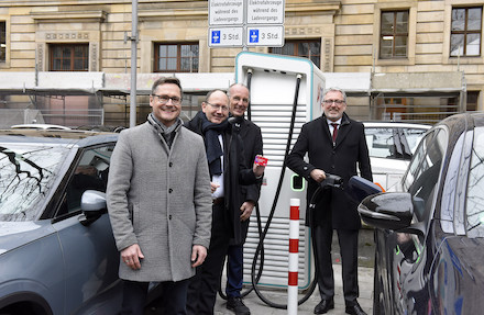 Neue Hochgeschwindigkeitsladepunkte am Rathaus.