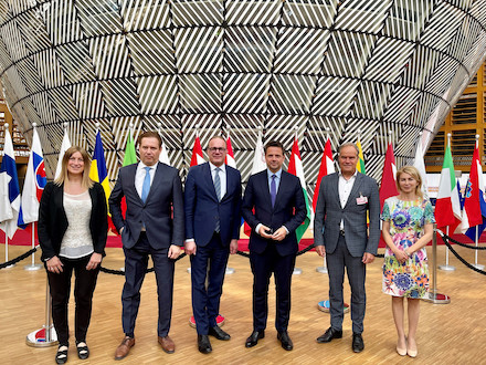 Gruppenfoto mit OB Würzner in Brüssel.