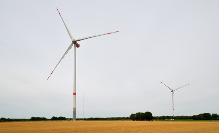 Trianel-Windparks sollen durch eine bedarfsgesteuerte Nachtkennzeichnung nur noch bei Bedarf blinken.