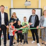 In Rostock wurde jetzt die erste Schule im geförderten Breitbandausbau-Projekt an das Glasfasernetz angeschlossen.