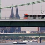 Köln: Bremsenergie der Straßenbahnen liefert Ladestrom für E-Busse.