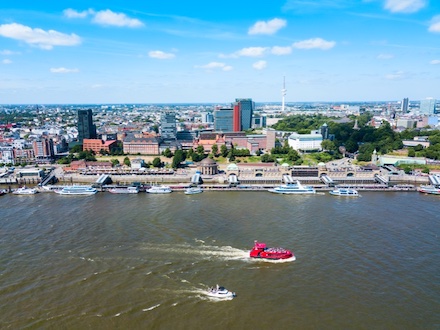 Hamburg: Schiffe fahren auf der Alster bald nur noch mit emissionsfreiem Antrieb.