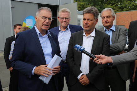 Auf seiner Sommertour macht Bundeswirtschaftsminister Robert Habeck Halt in Bayreuth.