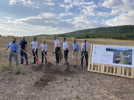 Spatenstich für neuen Solarpark in Sand am Main.