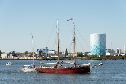 Im April 2022 startete der Testbetrieb des neuen Wärmespeichers der Stadtwerke im Industriegebiet Marienehe.