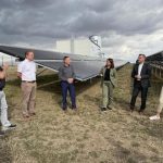 Anja Siegesmund (4.v.l.) beim Besuch des Solarthermieparks in Mühlhausen.