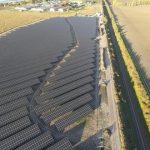 Luftbild des zweiten Bauabschnitts des naturstrom-Solarpark Henschleben 2.