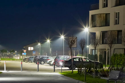 Straßenleuchte VIA erhellt Straßen besonders nachhaltig.