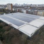 Das Eisstadion mit seiner Dachfläche von über 7.000 Quadratmetern und Platz für rund 2.000 Solarmodule besitzt beste Voraussetzungen für eine Photovoltaikanlage.