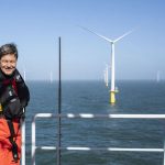 Bundeswirtschafts- und Klimaschutzminister Robert Habeck bei der offiziellen Einweihung des Offshore-Windparks Kaskasi nördlich der Insel Helgoland.