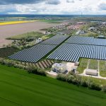 Die Solarthermieanlage Leipzig-West entsteht in unmittelbarer Nachbarschaft zum BHKW Leipzig-West und lässt sich damit leicht an die bestehende Fernwärmetransportleitung anschließen.