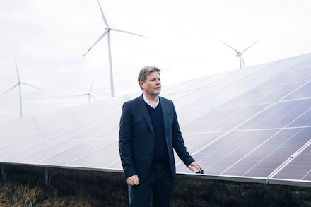 Bundeswirtschaftsminister Robert Habeck hat eine umfassende Photovoltaik-Strategie vorgestellt.