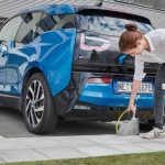 Vom Bordstein bis zur Batterie rein: In Köln startet im Sommer ein Pilotprojekt zur Installation von Bordstein-Lade-Infrastruktur im öffentlichen Laderaum