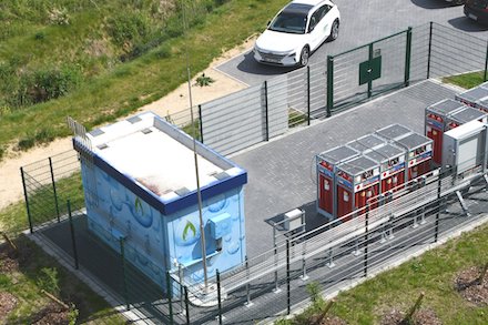 Bis 2022 hat Gasnetz Hamburg in Bergedorf den Wasserstoffeinsatz in der Energiezentrale eines Quartiers getestet. Nun erhielt das erfolgreiche mySMARTLife-Förderprojekt in Brüssel den Eurocities Award.