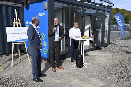 Bei der Eröffnung der Wärmezentrale für das Living Lab NRW in Wuppertal.