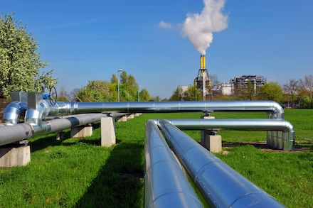 Fernwärmeleitungen auf dem Gelände der BASF-Kläranlage in Frankenthal.