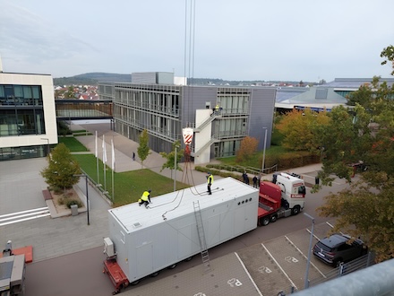 Die Großwärmepumpe wird in Waldbronn angeliefert.