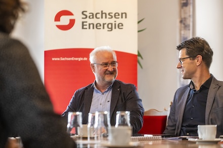 Bürgermeister René Schöne (links)  und Gunnar Schneider