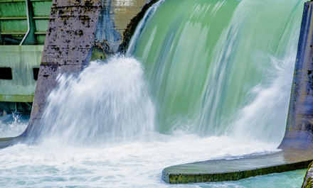 Durch kombinierte Wasser-Wärme-Kraftwerke ergeben sich vollkommen neue Nutzungsperspektiven für die Wasserkraft.