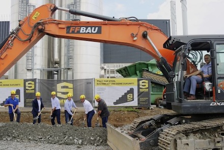 Die Stadtwerke Schwäbisch Hall installieren einen Biomassekessel im Heizkraftwerk Hessental.