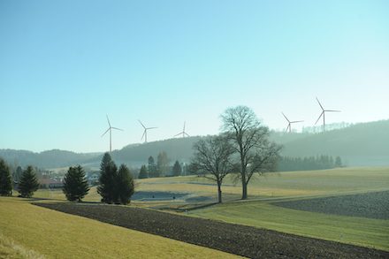 Fotomontage des geplanten Windparks Gomadingen.