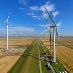 Das Bild zeigt einen Windpark in Nordfriesland.