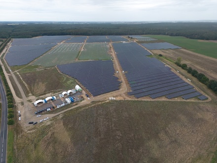 Luftbild vom Solarpark Petershagen