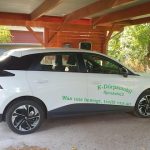 Elektromobilität auf dem Land: Wegen Sprakebülls klimafreundlicher Mobilität wurde die Gemeinde Klimakommune des Monats.